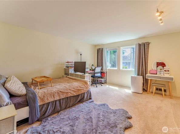 907 N 163rd Street A32, Shoreline WA 98133