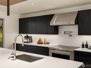 2241 Fairview Avenue E B, Seattle WA 98102