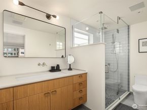 2241 Fairview Avenue E B, Seattle WA 98102