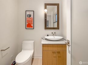 2241 Fairview Avenue E B, Seattle WA 98102