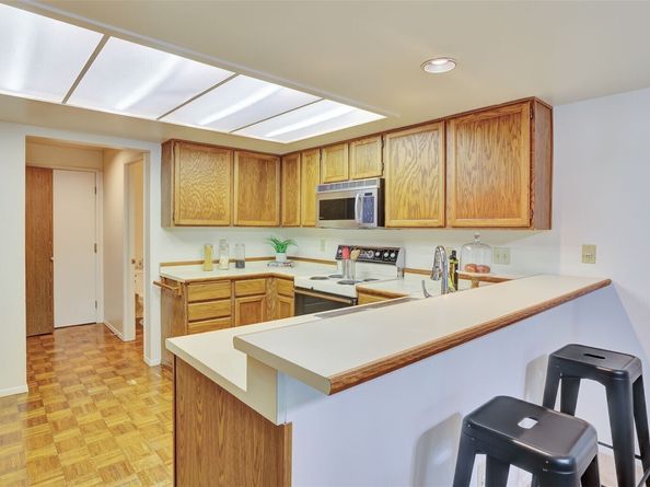 16159 SE 33rd Circle 603, Bellevue WA 98008