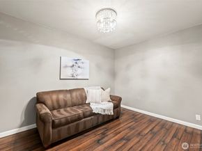 12170 Viewcrest Place NE, Bainbridge Island WA 98110
