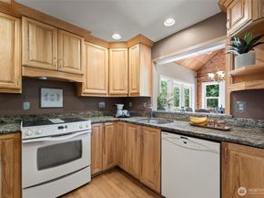 12170 Viewcrest Place NE, Bainbridge Island WA 98110