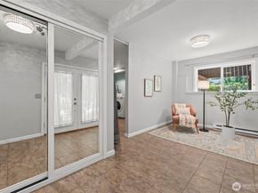 12170 Viewcrest Place NE, Bainbridge Island WA 98110