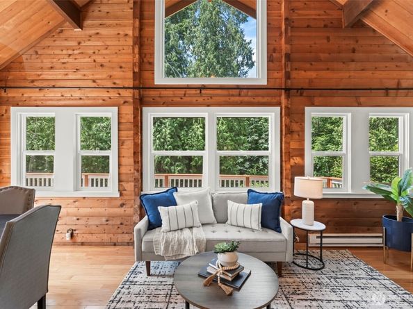 12170 Viewcrest Place NE, Bainbridge Island WA 98110