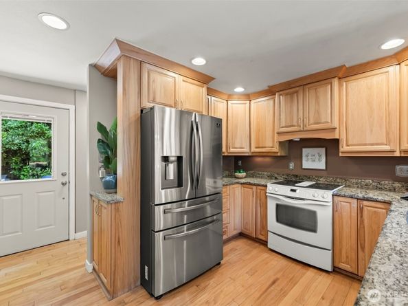 12170 Viewcrest Place NE, Bainbridge Island WA 98110