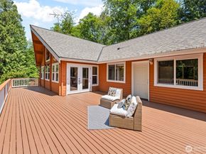 12170 Viewcrest Place NE, Bainbridge Island WA 98110