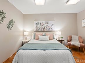 12170 Viewcrest Place NE, Bainbridge Island WA 98110