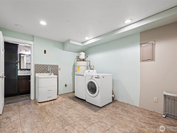 12170 Viewcrest Place NE, Bainbridge Island WA 98110