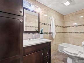 12170 Viewcrest Place NE, Bainbridge Island WA 98110