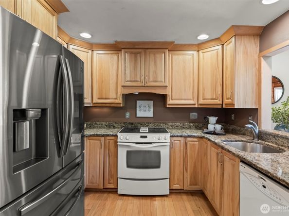 12170 Viewcrest Place NE, Bainbridge Island WA 98110
