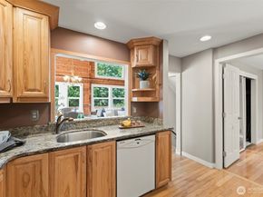 12170 Viewcrest Place NE, Bainbridge Island WA 98110