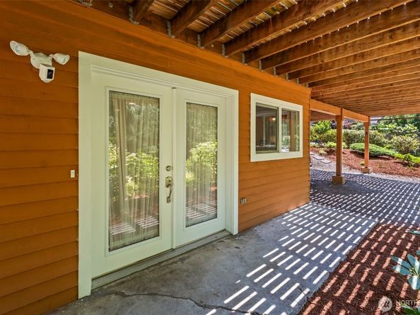 12170 Viewcrest Place NE, Bainbridge Island WA 98110