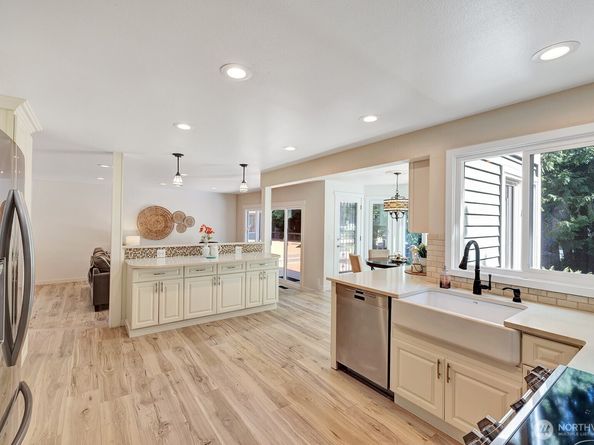 14616 181st Place NE, Woodinville WA 98072