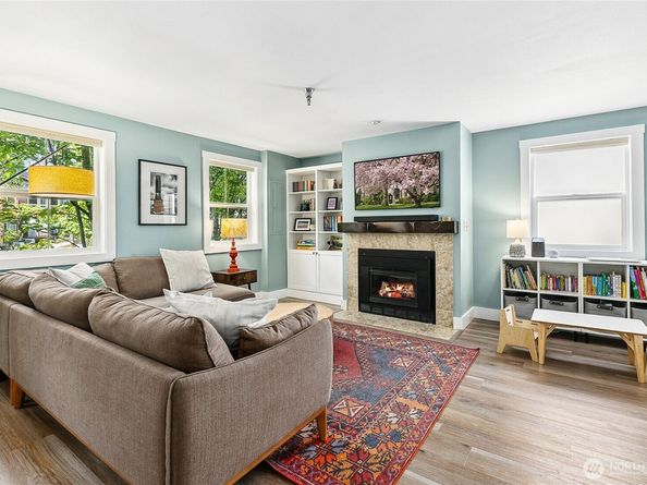 490 Madison Avenue N 202, Bainbridge Island WA 98110