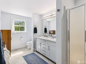 490 Madison Avenue N 202, Bainbridge Island WA 98110