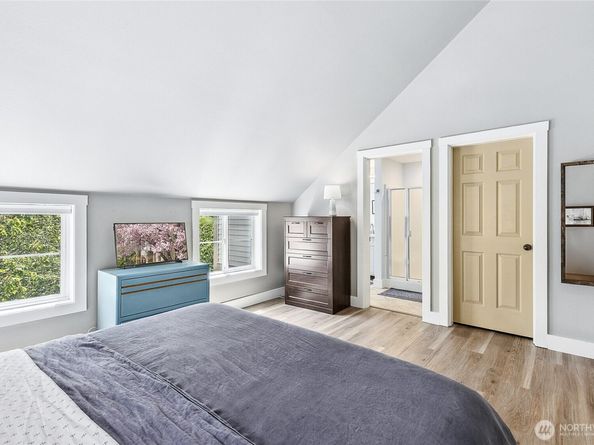 490 Madison Avenue N 202, Bainbridge Island WA 98110