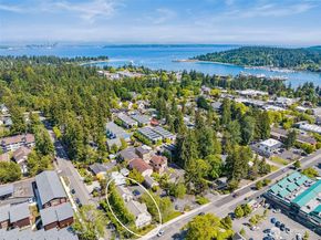 490 Madison Avenue N 202, Bainbridge Island WA 98110