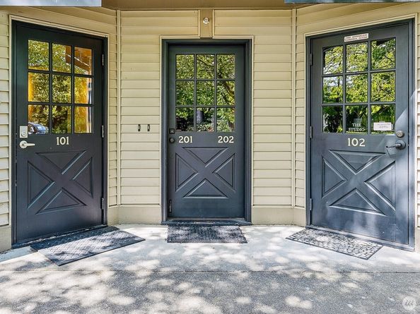 490 Madison Avenue N 202, Bainbridge Island WA 98110