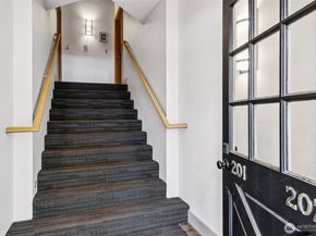 490 Madison Avenue N 202, Bainbridge Island WA 98110