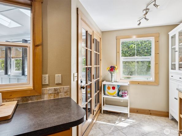 490 Madison Avenue N 202, Bainbridge Island WA 98110