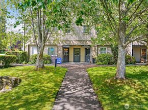 490 Madison Avenue N 202, Bainbridge Island WA 98110