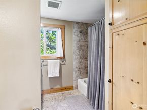 490 Madison Avenue N 202, Bainbridge Island WA 98110