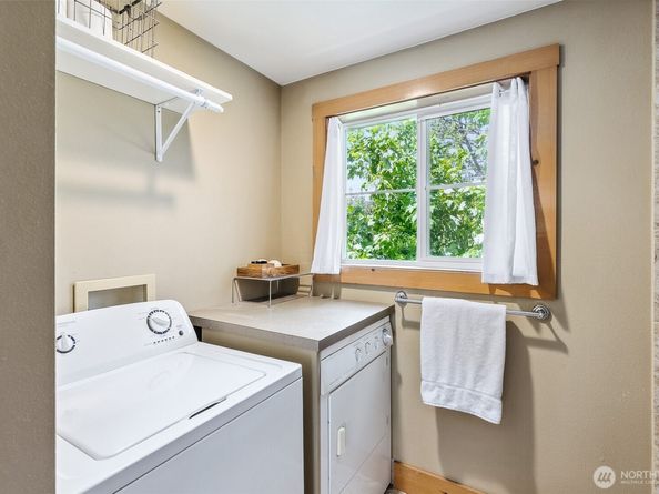 490 Madison Avenue N 202, Bainbridge Island WA 98110