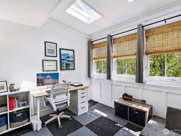 490 Madison Avenue N 202, Bainbridge Island WA 98110