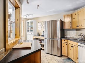 490 Madison Avenue N 202, Bainbridge Island WA 98110