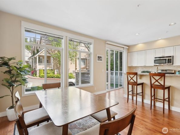 11800 SE 4th Place 203, Bellevue WA 98005