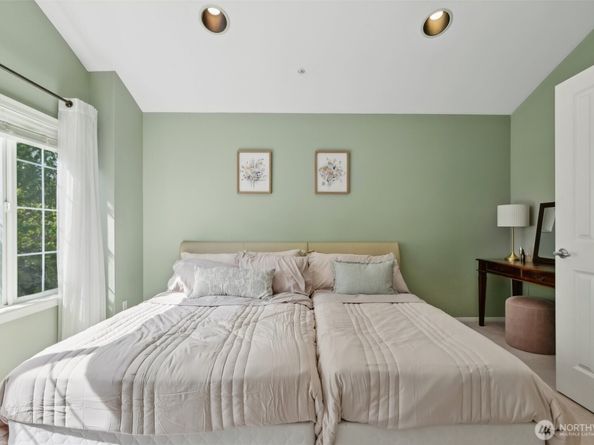11800 SE 4th Place 203, Bellevue WA 98005