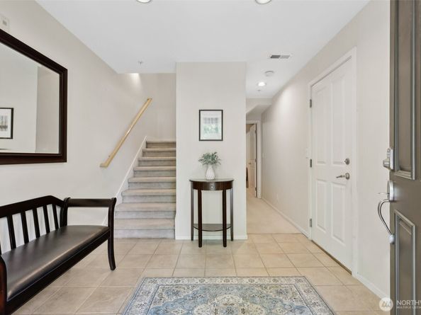 11800 SE 4th Place 203, Bellevue WA 98005