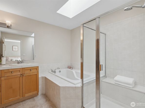 11800 SE 4th Place 203, Bellevue WA 98005