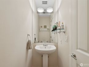 11800 SE 4th Place 203, Bellevue WA 98005