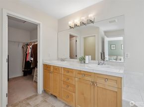 11800 SE 4th Place 203, Bellevue WA 98005