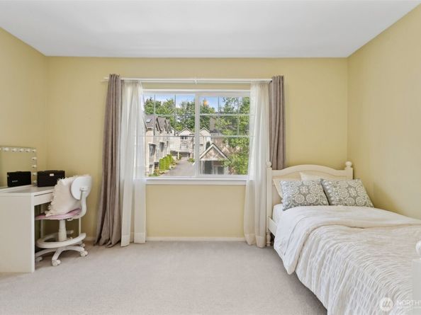 11800 SE 4th Place 203, Bellevue WA 98005