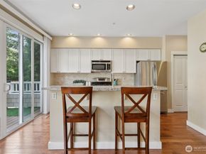 11800 SE 4th Place 203, Bellevue WA 98005