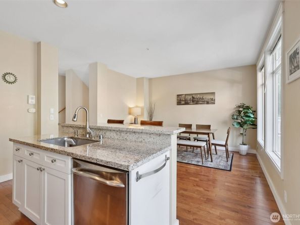 11800 SE 4th Place 203, Bellevue WA 98005