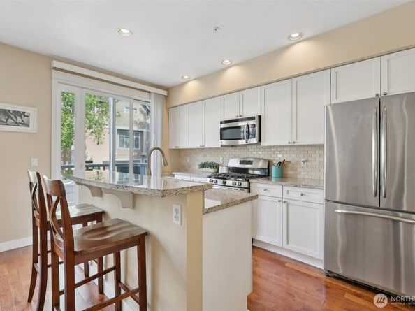 11800 SE 4th Place 203, Bellevue WA 98005