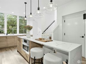 110 B 2nd Street S, Kirkland WA 98033