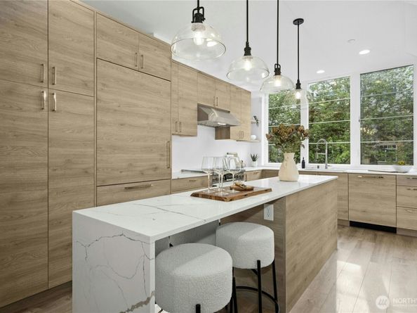 110 B 2nd Street S, Kirkland WA 98033