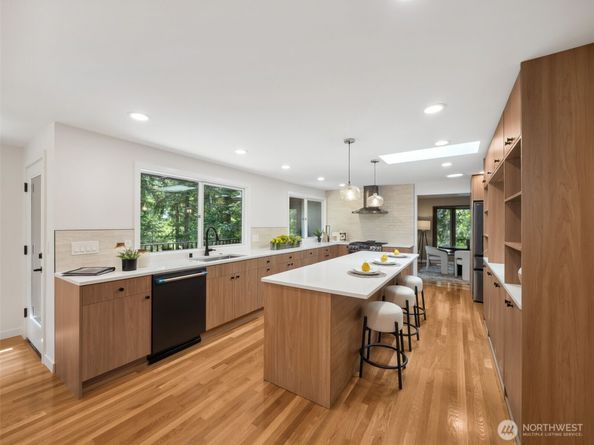 6423 E Mercer Way, Mercer Island WA 98040