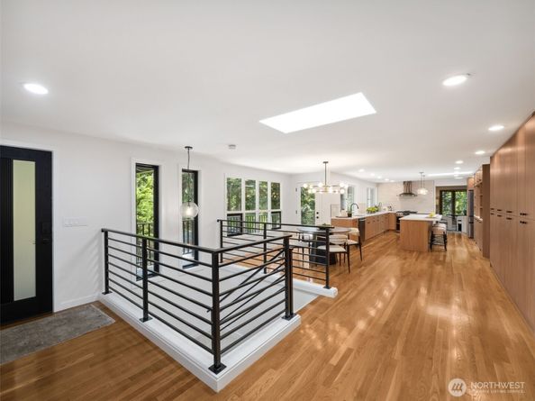 6423 E Mercer Way, Mercer Island WA 98040
