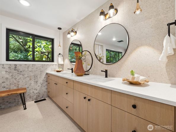 6423 E Mercer Way, Mercer Island WA 98040
