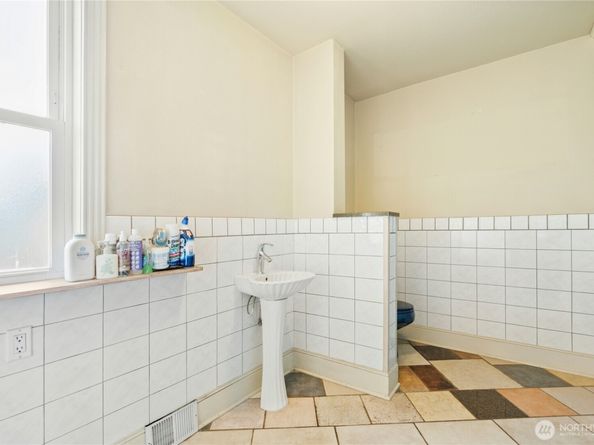 903 NW 50th Street, Seattle WA 98107