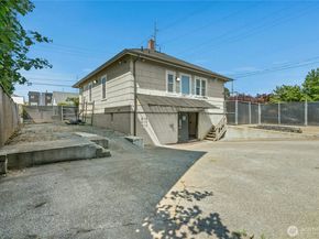 903 NW 50th Street, Seattle WA 98107