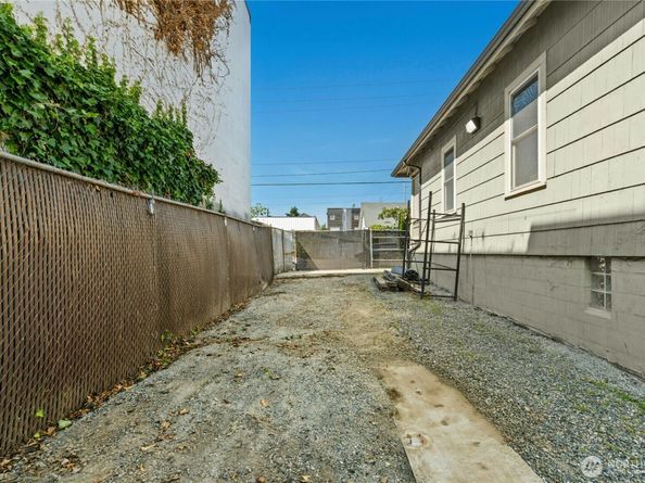 903 NW 50th Street, Seattle WA 98107