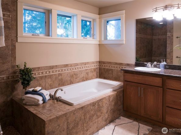 1815 Camas Avenue NE, Renton WA 98056