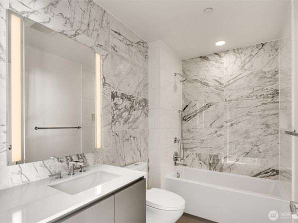2510 6th Avenue 3105, Seattle WA 98121